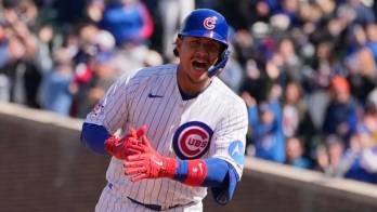 Miguel Amaya celebra su primer jonrón de la temporada 2026 con los Cubs, liderando la jornada de los panameños en las Grandes Ligas.