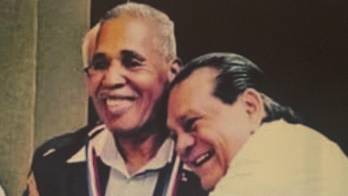 Roberto Durán junto Ismael Laguna.