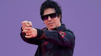 Emilio Regueira no se deja: a sus 54 quiere lucir como un “pollo”