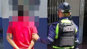 El sospechoso fue aprehendido en el antiguo mercado público de David tras detectarse que mantenía una orden de captura vigente.