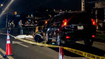 Autoridades acordonaron el área en Pedregal mientras se realizaba el levantamiento del cuerpo de la víctima del atropello.