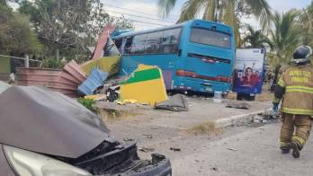 Al lugar del accidente se presentaron rápidamente unidades de emergencia de los distritos de Chame y San Carlos.