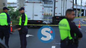 Un accidente de tránsito con saldo fatal provocó largas filas de vehículos y afectaciones en la vía Domingo Díaz durante la mañana de este martes.