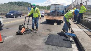 El ministro José Luis Andrade ha señalado previamente que el principal reto se concentra en la losa del Puente de las Américas.