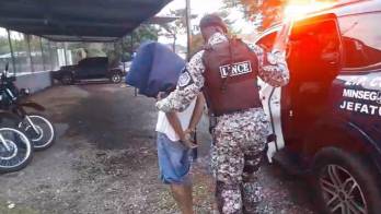 Un vecino evitó que recibiera otra cortada en el pecho. Este sangriento hecho ocurrió en El Jagüito.