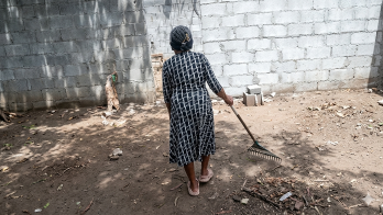La señora Carmen Morales, de 90 años, residente en Las Garzas de Pacora.