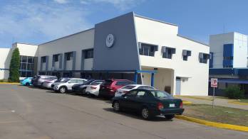 Las cirugías en el Hospital Dr. Rafael Estévez fueron suspendidas por seguridad tras una falla eléctrica externa.