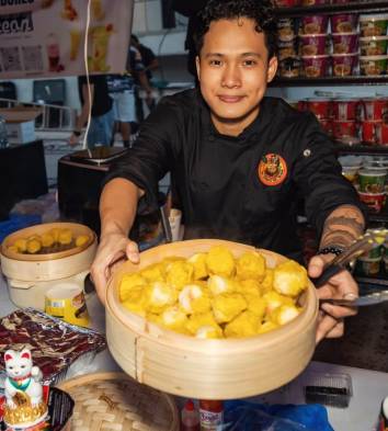 ¿Quién es ‘El Chinito del Siumai’ que sigue conquistando las redes?