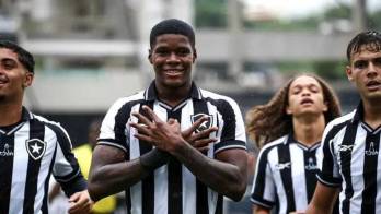 El delantero panameño Kadir Barría anotó dos goles y dio una asistencia en la goleada del equipo Sub-20 del Botafogo en la Copa Río.