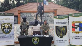 La mujer aprehendida fue puesta a órdenes de las autoridades competentes para los trámites correspondientes.