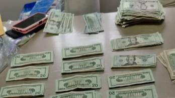 Mucho dinero en efectivo fue decomisado mediante diligencias de allanamiento