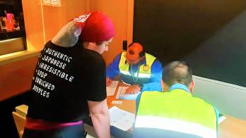 Veintitrés trabajadores extranjeros fueron sorprendidos recientemente en dos operativos.