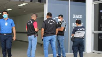 Ambos fueron arrastrados hasta las puertas de la sala de urgencias del Hospital Dr. Manuel Amador Guerrero