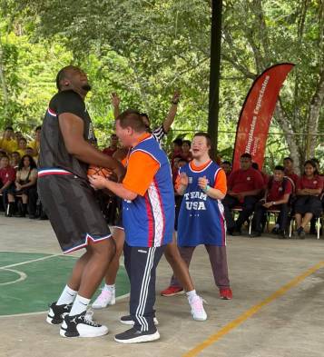 Los Trotamundos de Harlem están en Panamá compartiendo con los atletas de Olimpiadas Especiales