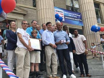 Ciudad de New Rochelle realiza desfile en honor a Mariano Rivera 