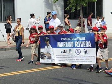 Ciudad de New Rochelle realiza desfile en honor a Mariano Rivera 