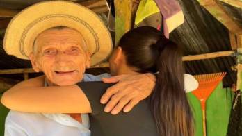 Mela contó que el pasado domingo estuvieron juntos, sonriendo y disfrutando en familia.
