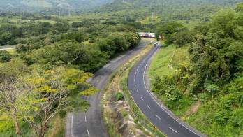 El MOP y la ATTT evalúan nuevos retornos y modificaciones de accesos en la carretera Panamericana como parte del proyecto APP Oeste.
