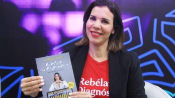 Vanessa Campos presenta ‘Rebélate al diagnóstico, más allá del pronóstico’, su primer libro, en la Feria Internacional del Libro de Panamá 2026.