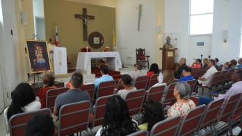 La ceremonia fue presidida por el sacerdote David Cosca.