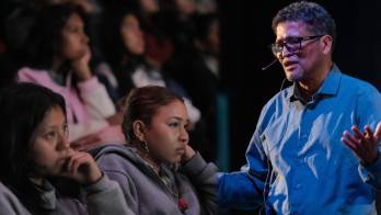 El maestro Arístides Ureña Ramos comparte gratuitamente su experiencia artística y académica en la Ciudad de las Artes.
