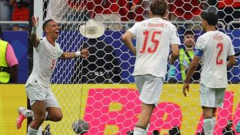Soufiane Rahimi celebra tras marcar.