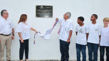 José Raúl Mulino devela la placa del Centro de Alto Rendimiento en Changuinola