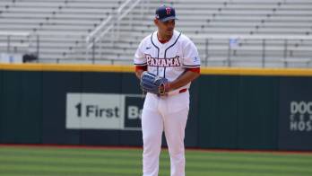 Paolo Espino durante su apertura.