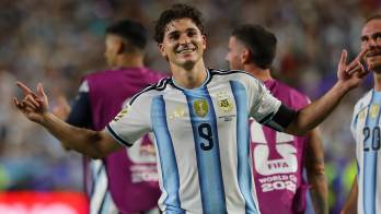 Julián Álvarez celebra su golazo ante Suiza.