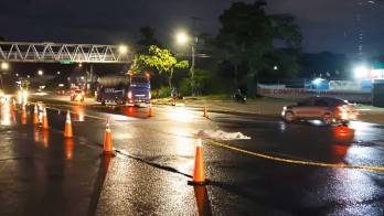 La escena fue acordonada mientras las autoridades realizaban las diligencias para esclarecer el accidente.