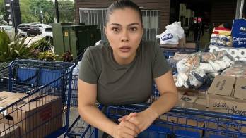 Doralis Mela se ha dado a la tarea de recolectar alimentos para entregarlos en comunidades de Azuero y Soná en Veraguas que resultaron afectadas por el terremoto del pasado 9 de octubre. Redes Sociales/@doralismela