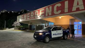 Un hombre de generales desconocidas fue trasladado al Hospital San Miguel Arcángel, donde se dictaminó su muerte.