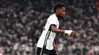 Michael Amir Murillo del Besiktas.