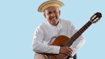 Milton Saucedo, la voz principal del conjunto Orgullo Santeño, inició su carrera musical a los 13 años.