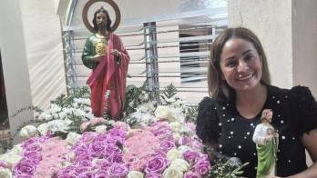 La cantante Karen Peralta recibió sus 40 años entre música y fe. Redes Sociales/@karenperalta28