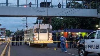 El bus de la ruta Pilón–Colón fue escenario del ataque que cobró la vida de un estudiante.
