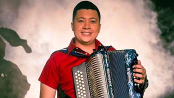 La cigüeña visitará este año al acordeonista José Gálvez.