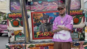 Farruko fue sorprendido con su entrada al Salón de la Fama de Panamá, donde su rostro quedó plasmado en un tradicional diablo rojo.