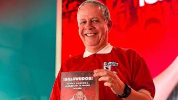 La voz que acompañó a varias generaciones de fanáticos de la Selección de Panamá comparte las historias que vivió detrás de los micrófonos y en los estadios.