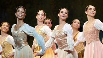 ‘El Lago de los Cisnes’ a cargo de artistas panameños se presentará en la FIL de Santo Domingo.