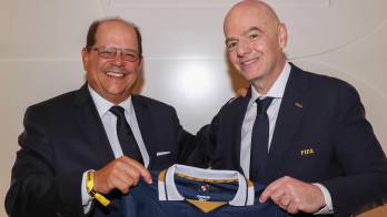 Presidente de la FIFA, Gianni Infantino, con el presidente de la FEPAFUT.