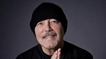 Rubén Blades participa como narrador y productor ejecutivo de ‘Supermambo’, una innovadora producción que fusiona salsa y cómic.