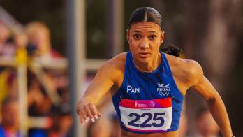 Gianna Woodruff durante la carrera.