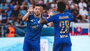 Ambos panameños vieron acción en el juego.