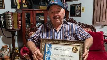 ‘El Poste de Macano Negro’ recibió el homenaje con humildad y gratitud.