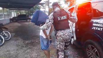 Un vecino evitó que recibiera otra cortada en el pecho. Este sangriento hecho ocurrió en El Jagüito.