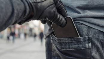 Un joven fue despojado de su dispositivo IPhone