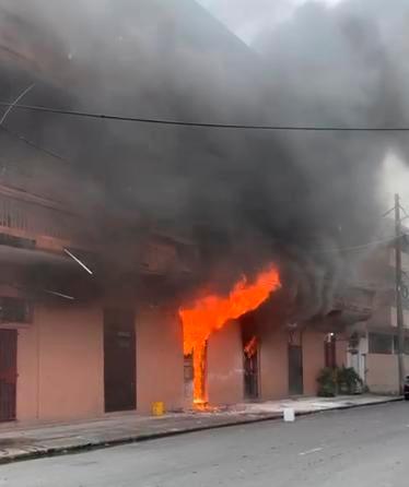 Ante una alerta de fuego, es crucial evacuar de inmediato la casa o el departamento.