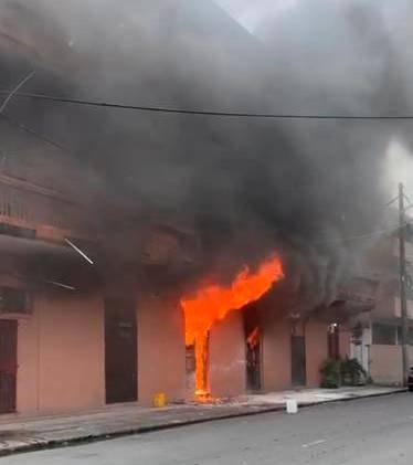 Ante una alerta de fuego, es crucial evacuar de inmediato la casa o el departamento.