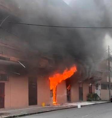 Ante una alerta de fuego, es crucial evacuar de inmediato la casa o el departamento.